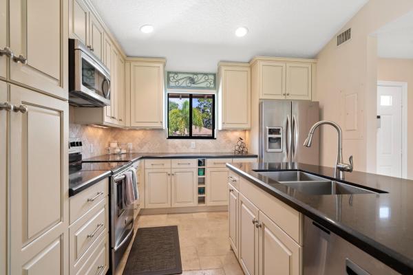 Club Cottages, 711 Club Dr, Palm Beach Gardens, Florida 33418, image 2