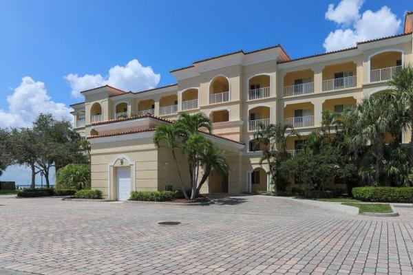 31 Harbour Isle Dr #303, Fort Pierce, Florida 34949, image 1