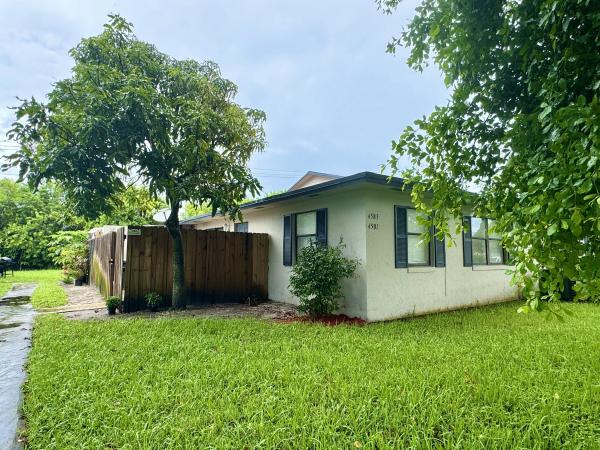 Town Square, 4583 Barclay Cres, Lake Worth Beach, Florida 33463, image 1