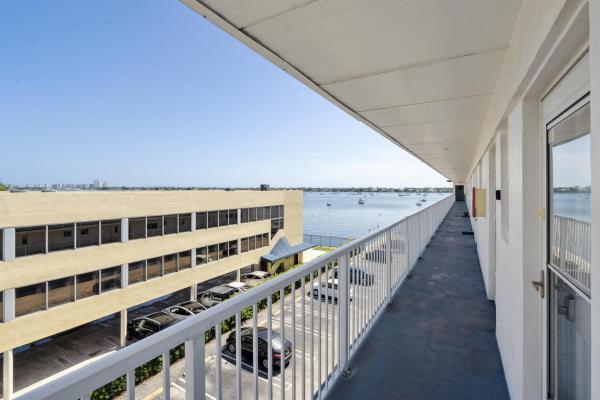 Regency Surf & Racquet Club, 4500 N Flagler Dr #B20, West Palm Beach, Florida 33407, image 1