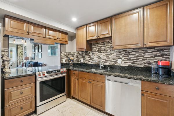 Regency Surf & Racquet Club, 4500 N Flagler Dr #B20, West Palm Beach, Florida 33407, image 3