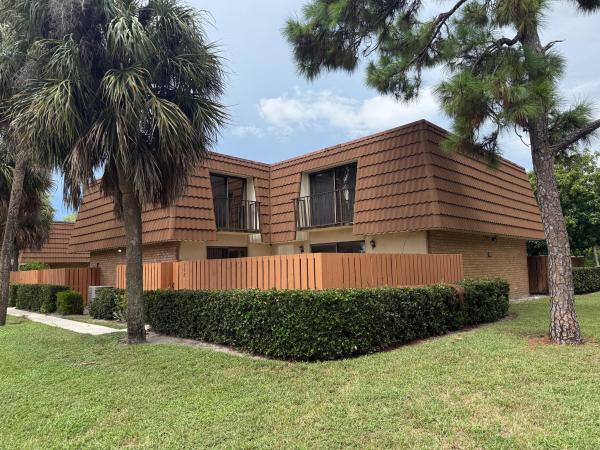 Village Of Sandalwood Lakes North, 152 Heritage Way, West Palm Beach, Florida 33407, image 1
