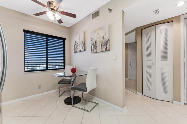Huntington Lakes 5, 7290 Kinghurst Dr #704, Delray Beach, Florida 33446, image 1