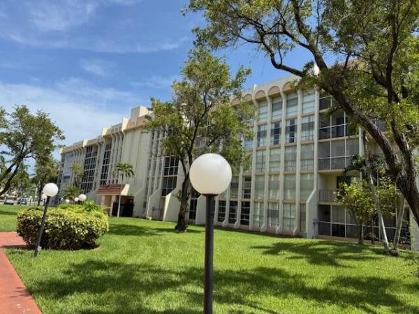 De Soto Park South, 801 Three Islands Blvd #508, Hallandale Beach, Florida 33009, image 1