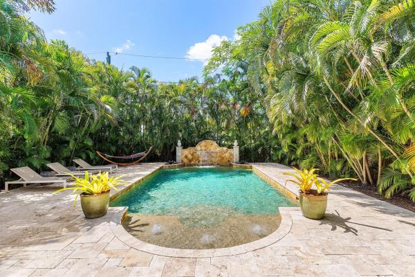 Petite, 12 NE 26th St, Wilton Manors, Florida 33305, image 1