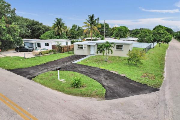 Hollywood Suburbs, 6301 Hayes St, Hollywood, Florida 33024, image 1