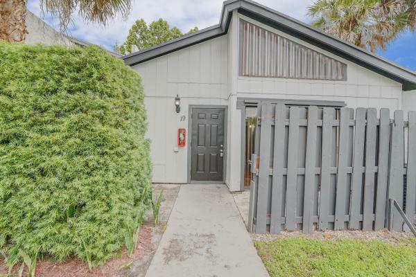 Timbercreek, 100 Sparrow Dr #19, Royal Palm Beach, Florida 33411, image 1