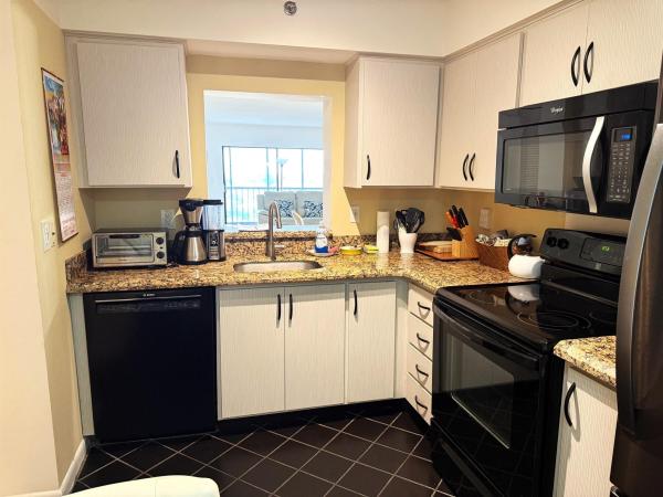 Huntington Lakes 3, 7240 Huntington Ln #704, Delray Beach, Florida 33446, image 1