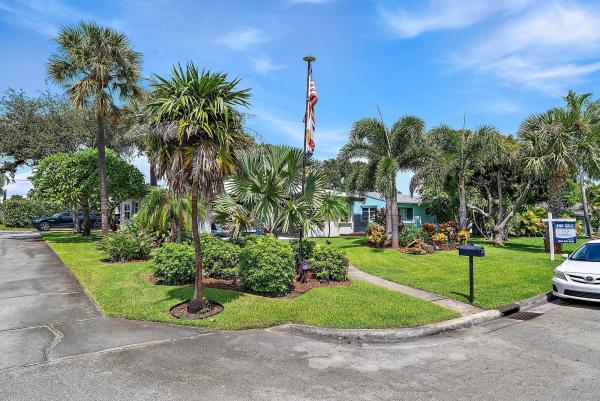 Lake Worth Town, 631 S Palmway, Lake Worth Beach, Florida 33460, image 1