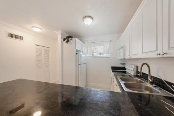 Lake Clarke Gardens, 2581 N Garden Dr N #206, Lake Worth, Florida 33461, image 2