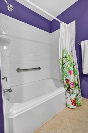 Huntington Pointe, 6096 Kings Gate Cir, Delray Beach, Florida 33484, image 2