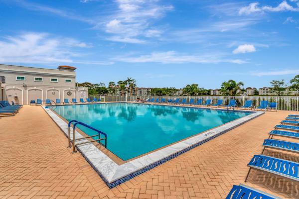 Huntington Pointe, 6096 Kings Gate Cir, Delray Beach, Florida 33484, image 1