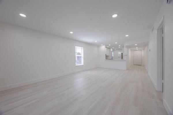 Lago Del Rey North, 2805 Casita Way #215, Delray Beach, Florida 33445, image 2