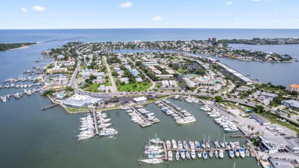 The Colonnades, 1181 Carlton Ct #202, Fort Pierce, Florida 34949, image 3