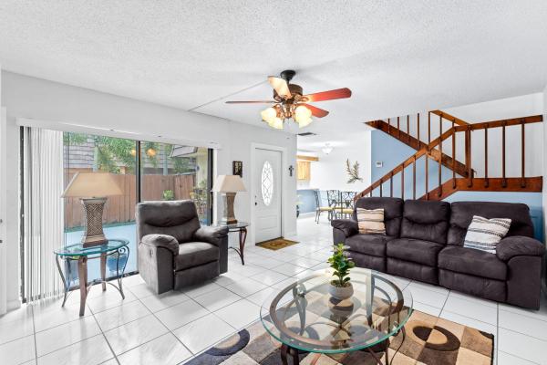 Springdale, 844 Springdale Cir, Palm Springs, Florida 33461, image 2