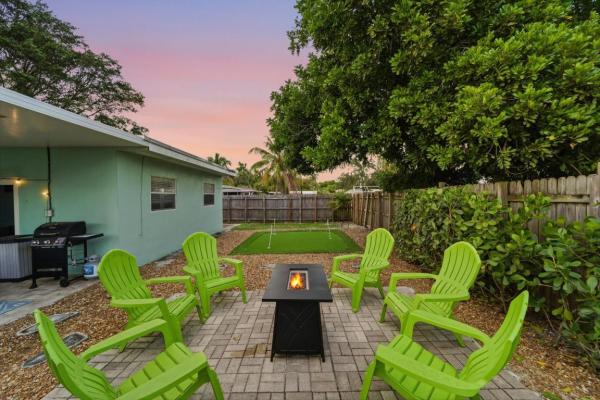 Laguna Park, 1424 Willow Rd, Palm Springs, Florida 33406, image 1