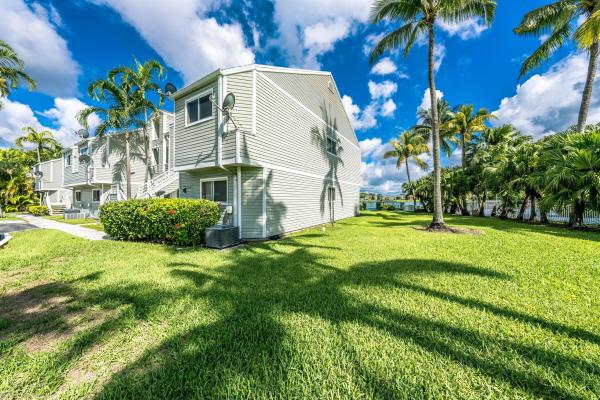 Summer Lake, 3401 NW 44th St #206, Lauderdale Lakes, Florida 33309, image 1