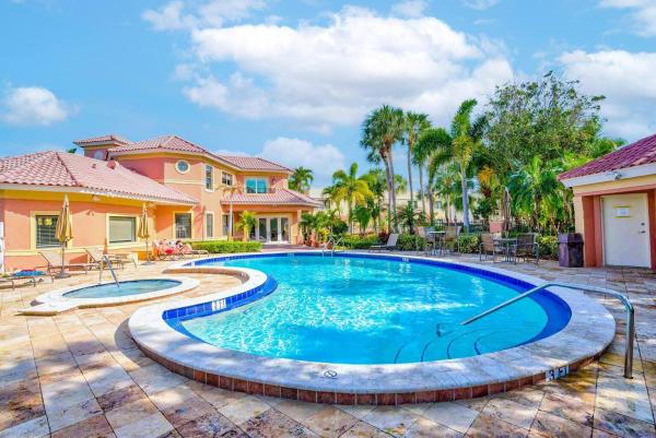 Uno Lago, 300 Uno Lago Dr #101, Juno Beach, Florida 33408, image 2