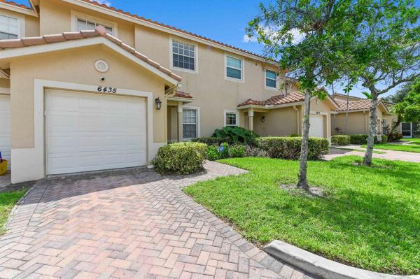 Boynton Oasis, 6435 Park Lake Cir, Boynton Beach, Florida 33437, image 1