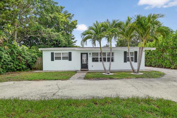 Lantana No HOA, 422 W Ocean Ave, Lantana, Florida 33462, image 1
