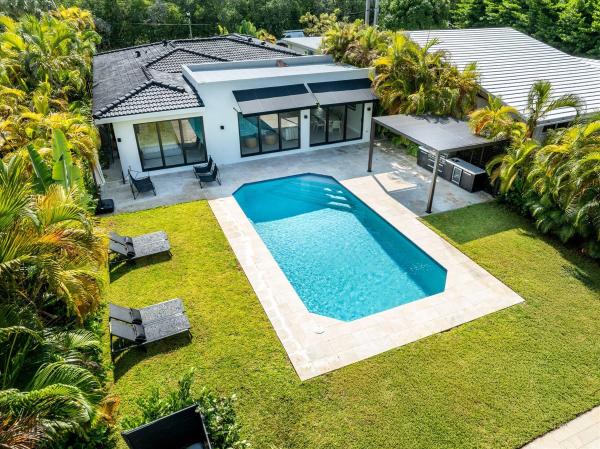Kerr & Williams, 7610 Bayside Ln, Miami Beach, Florida 33141, image 1