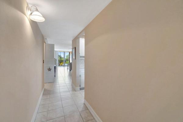 555 Banyan Tree Ln 302, Delray Beach, Florida 33483, image 1