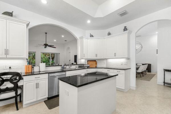 Palm Bay Club North, 126 Palm Bay Ter #C, Palm Beach Gardens, Florida 33418, image 2