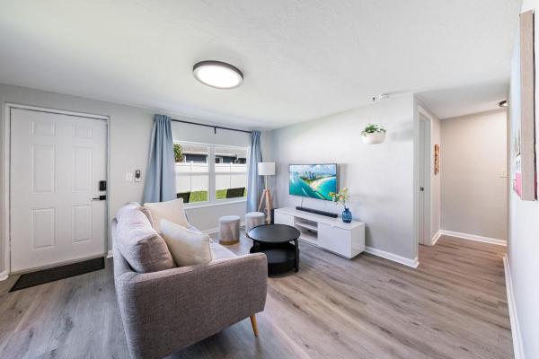 Carver Square, 717 SW 2nd Ct, Delray Beach, Florida 33444, image 1