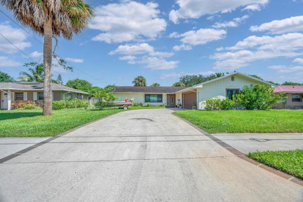 Executive Estates, 804 Holly Ave, Fort Pierce, Florida 34982, image 1