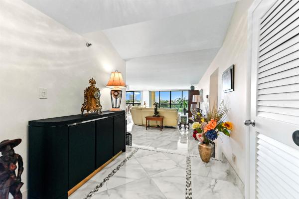 The Consulate, 1900 Consulate Pl 604, West Palm Beach, Florida 33401, image 1