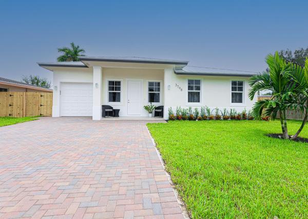 Lakewood Gardens, 3798 Coconut Rd, Palm Springs, Florida 33461, image 1