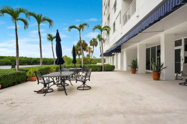 Arlen House West, 500 Bayview Dr #1521, Sunny Isles Beach, Florida 33160, image 1