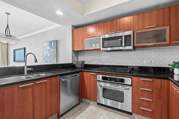 Marina Grande Club & Residences, 2650 Lake Shore Dr 703, Riviera Beach, Florida 33404, image 1