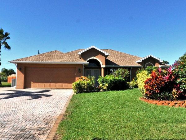 Paar Estates, 152 SW Hawthorne Cir, Port St. Lucie, Florida 34953, image 1