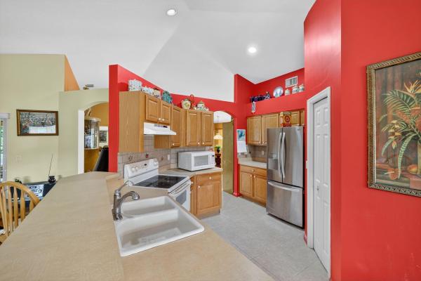 Paar Estates, 152 SW Hawthorne Cir, Port St. Lucie, Florida 34953, image 2