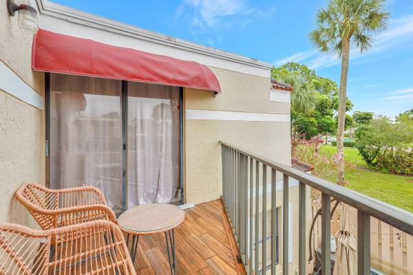 Chateau Wood, 4310 Village Dr D, Delray Beach, Florida 33445, image 1