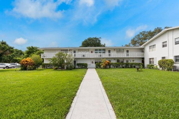 10 Farnham A, Deerfield Beach, Florida 33442, image 1