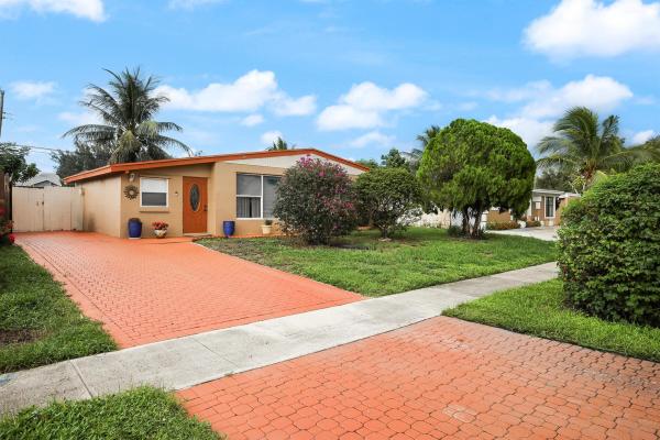 Seminole Manor, 577 Tallulah Rd, Lake Worth Beach, Florida 33462, image 1