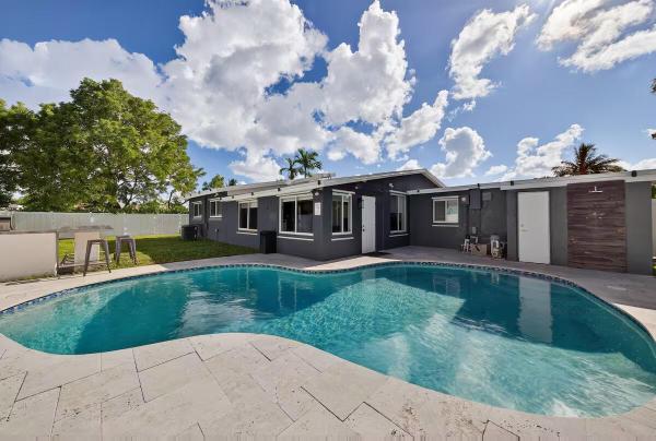 Lake Aire Estates, 1700 NW 28th Ave, Fort Lauderdale, Florida 33311, image 1