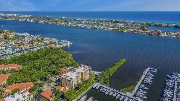 Hypoluxo's Mariner's Cay, 1200 Scotia Dr #404, Hypoluxo, Florida 33462, image 1
