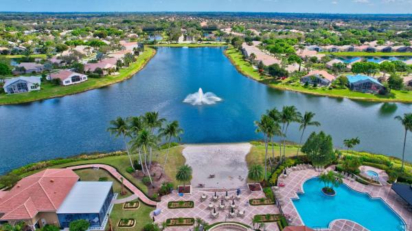 Valencia Lakes, 11685 Cardenas Blvd, Boynton Beach, Florida 33437, image 2