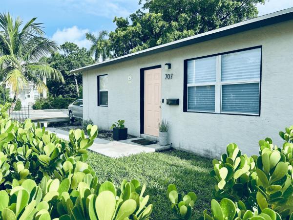Lake Worth Town, 707 2nd Ave, Lake Worth Beach, Florida 33460, image 1
