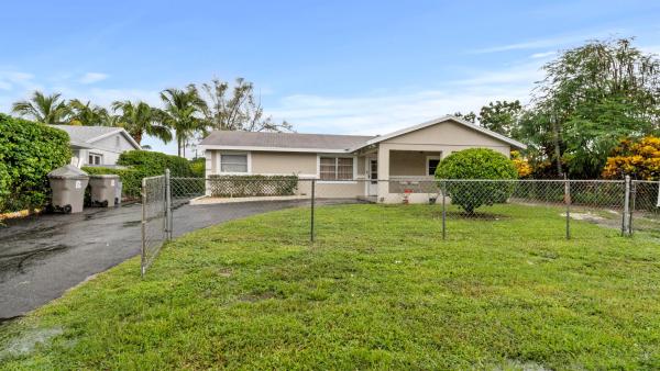 Lake Belvedere Estates, 636 Snead Cir, West Palm Beach, Florida 33413, image 1