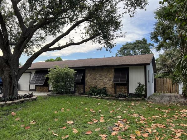 Lake Park Manor, 2545 Conroy Dr, North Palm Beach, Florida 33403, image 1