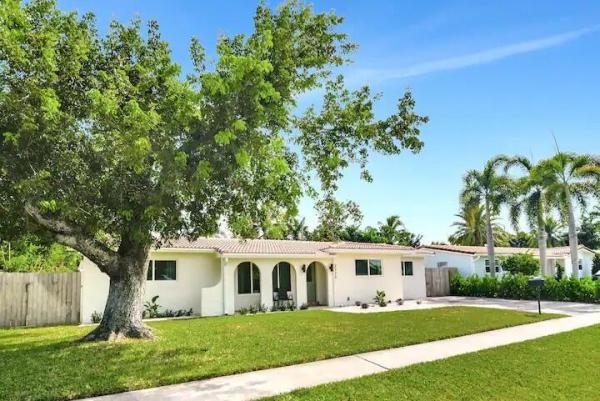 Deer Pomp Estates, 2320 NE 51st St, Lighthouse Point, Florida 33064, image 1