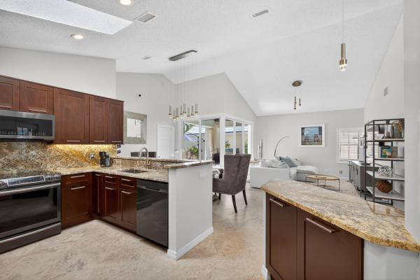 Barclay Club, 31 Windsor Ln, Palm Beach Gardens, Florida 33418, image 1