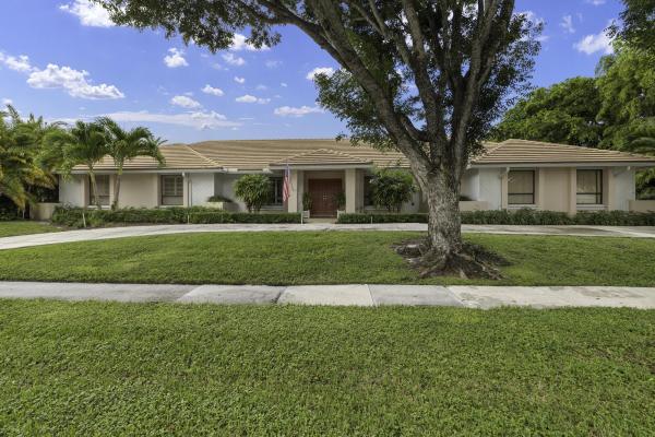 Presidential Estates, 2812 Embassy Dr, West Palm Beach, Florida 33401, image 1