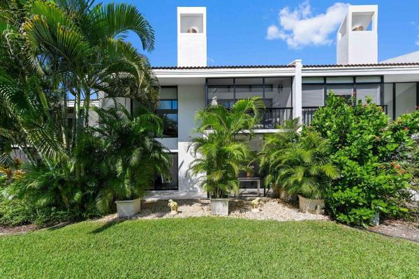 Mansionnaire, 1924 Presidential Way #2-C, West Palm Beach, Florida 33401, image 1