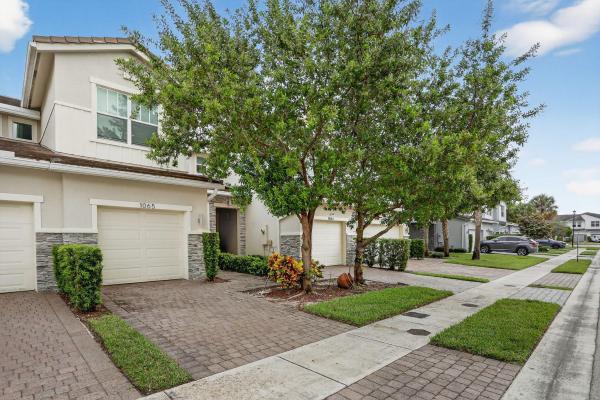 Veleiros At Crystal Lake, 1065 Rio Ct, Deerfield Beach, Florida 33064, image 1
