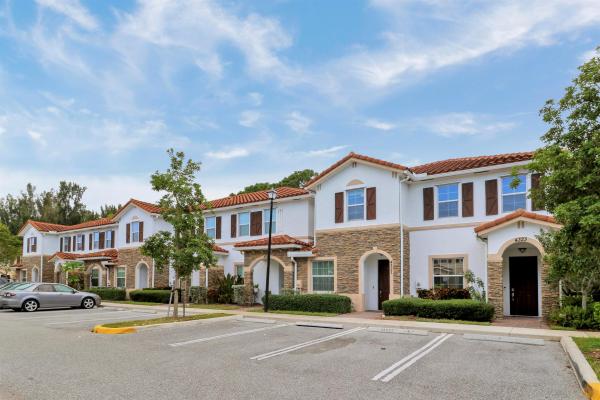 Charleston Commons, 4321 Maybelle Ln, West Palm Beach, Florida 33417, image 1